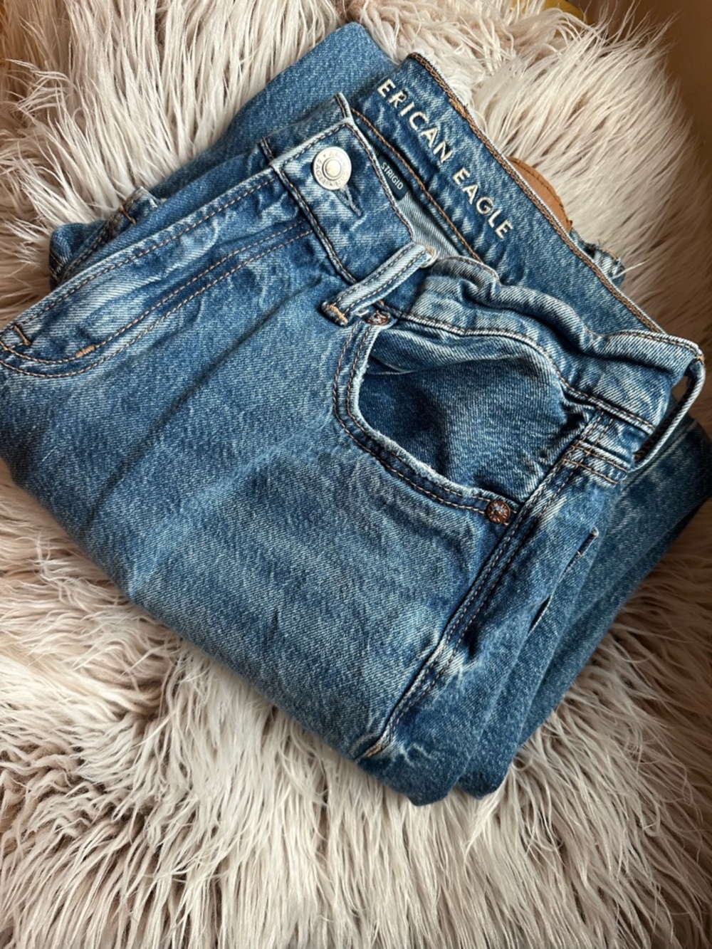 American Eagle Outfitters Medium Blue Relaxed Jeans
